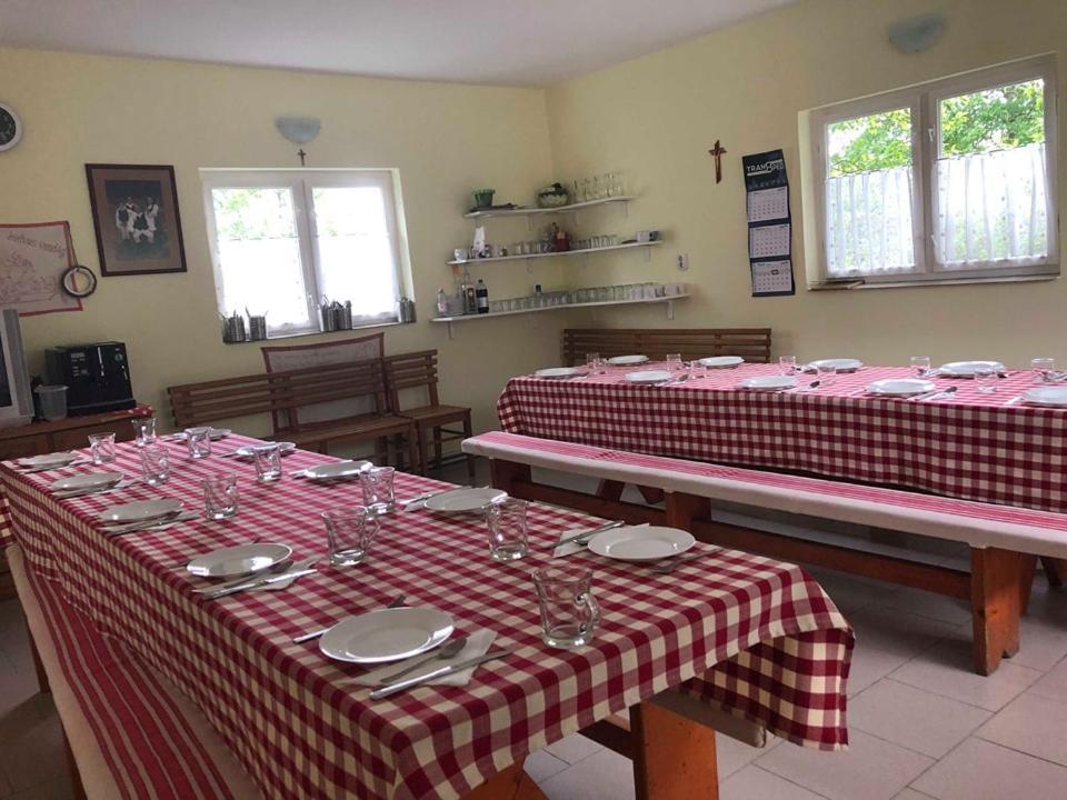 Balazs Vendeghaz Aparthotel Lupeni  Eksteriør bilde