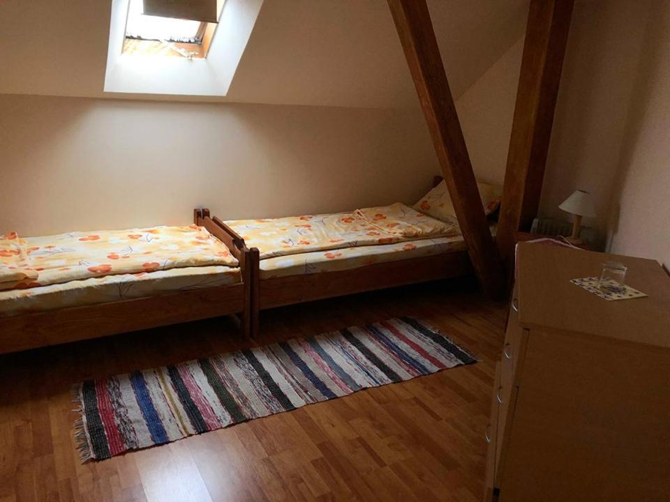 Balazs Vendeghaz Aparthotel Lupeni  Eksteriør bilde